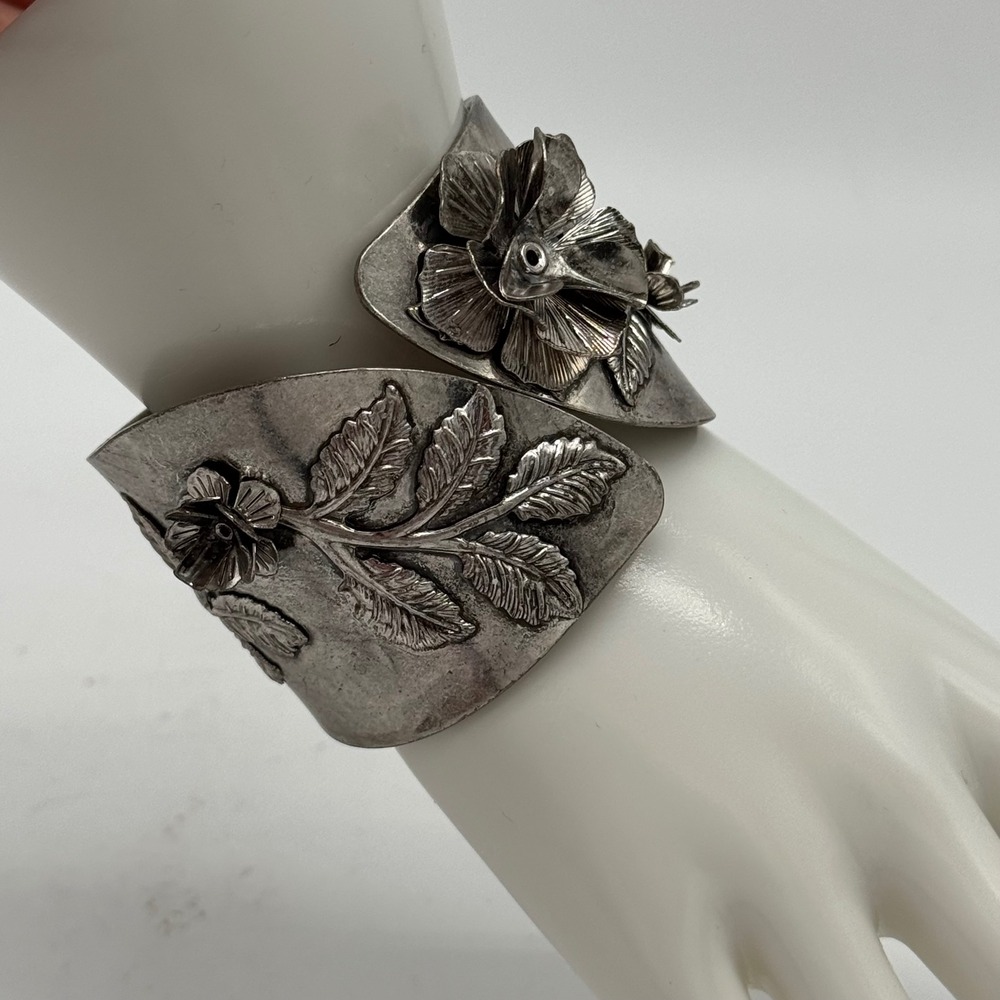 Vintage Silver Tone Chunky Floral Clamper Bracelet Wide 2" Spring Hinge Cuff Vtg
